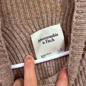 Abercrombie & Fitch Women's Ribbed V-Neck Sweater in Taupe